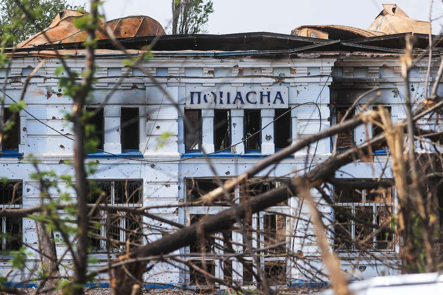 Разрушенный дом на&nbsp;одной из&nbsp;улиц города Попасная, перешедшего под&nbsp;контроль ЛНР, 9&nbsp;мая 2022&nbsp;года