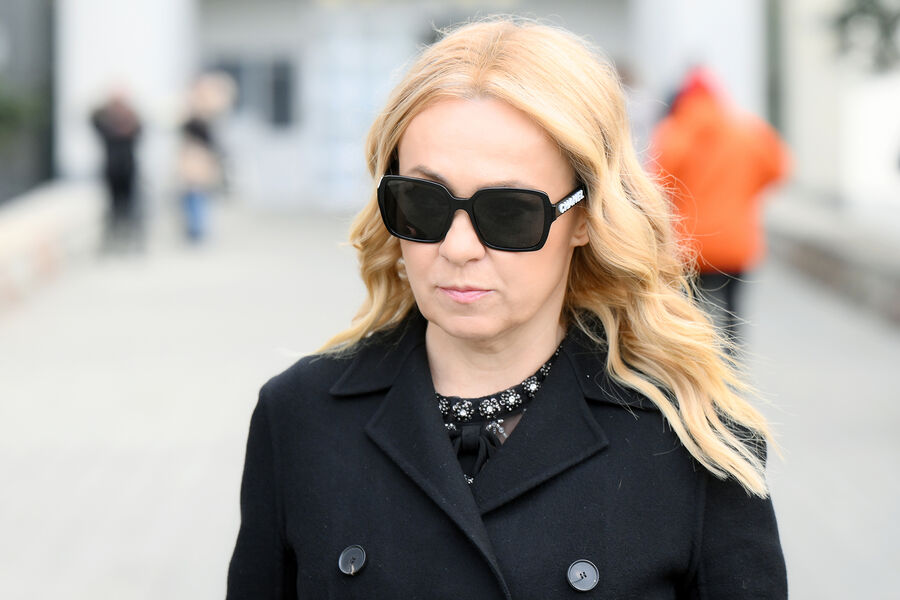 Продюсер Яна Рудковская у&nbsp;Большого траурного зала Троекуровского кладбища в&nbsp;Москве, где проходит церемония прощания с&nbsp;народным артистом России Бедросом Киркоровым, 21&nbsp;марта 2025&nbsp;года