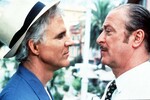 <b>«Отпетые мошенники» (1988)</b>
<br><br>
Определенно лучший фильм 20-го века с участием Мартина — ремейк ленты «Сказки на ночь» 1964 года с Марлоном Брандо и Дэвидом Нивеном в главных ролях. 