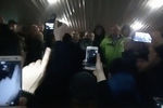 Стихийный митинг в Волоколамске после очередного выброса с полигона «Ядрово», 29 марта 2018 года. Кадр из видео