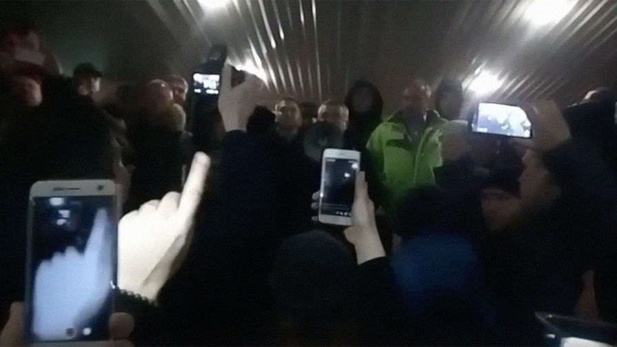 Стихийный митинг в&nbsp;Волоколамске после очередного выброса с&nbsp;полигона &laquo;Ядрово&raquo;, 29 марта 2018 года. Кадр из&nbsp;видео