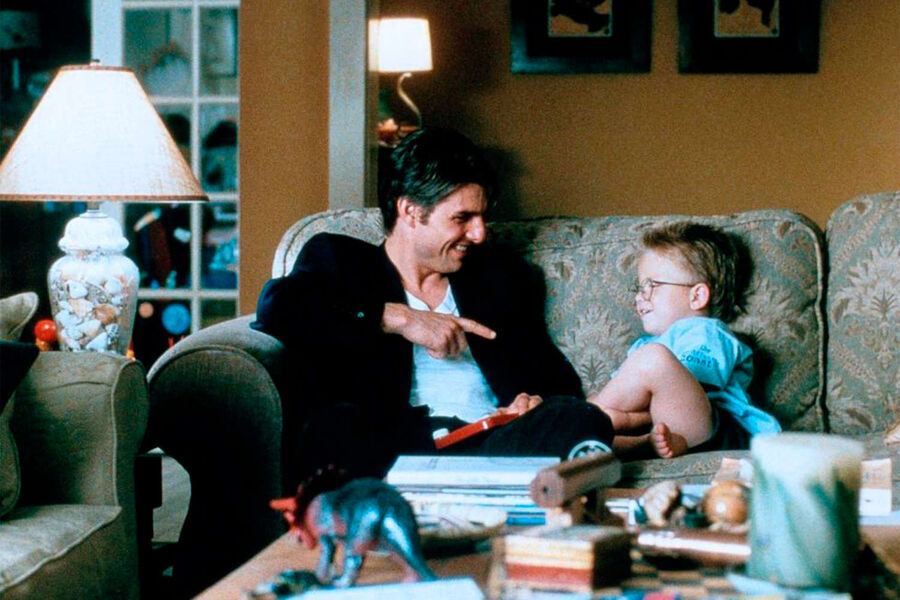 <b>«Джерри Магуайер» (1996)</b>
<br>Круз исполнил роль спортивного тренера, готового пойти на&nbsp;все &mdash; лишь бы удержать свою карьеру. Экранную возлюбленную актера сыграла Рене Зеллвегер.
Разговорная драма о&nbsp;раскаивающемся карьеристе, осознавшем, что люди ценнее денег, принесла актеру второй «Золотой глобус» и еще одну номинацию на&nbsp;«Оскар».