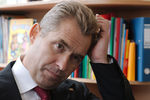 Павел Астахов во время посещения специализированного дома ребенка №16 в Санкт-Петербурге, 2013 год