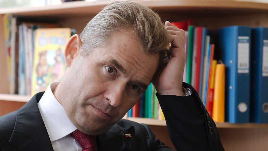 Павел Астахов во время посещения специализированного дома ребенка №16 в Санкт-Петербурге, 2013 год
