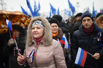 Участники митинга-концерта «Россия в моем сердце!» на Васильевском спуске в Москве