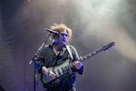Вокалист группы The Cure Роберт Смит во время выступления на фестивале «Пикник «Афиши» в Москве, 3 августа 2019 года