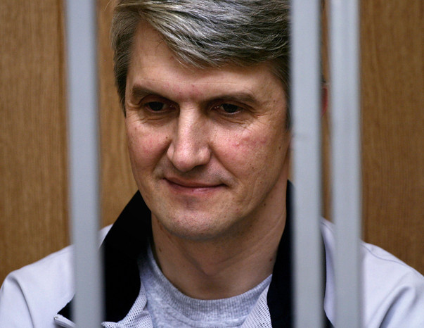 Платон Лебедев в зале заседания суда. 2004 год