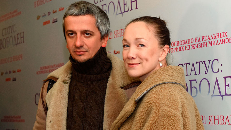Актриса Дарья Мороз и ее супруг режиссер Константин Богомолов на премьере фильма «Статус: свободен» в Москве