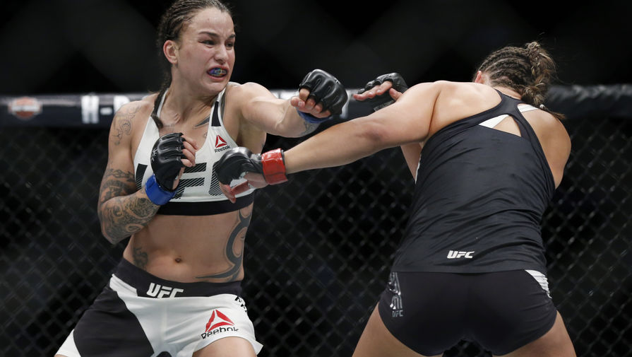 На&nbsp;турнире по&nbsp;смешанным единоборствам UFC 205&nbsp;бывшая чемпионка в&nbsp;легчайшем весе Миша Тейт проиграла Ракель Пенингтон и неожиданно для&nbsp;всех объявила о&nbsp;завершении карьеры. Всего за&nbsp;свою карьеру с&nbsp;ноября 2007&nbsp;года в&nbsp;25 боях в&nbsp;ММА она одержала 18&nbsp;побед и потерпела 7&nbsp;поражений.
