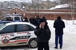 Сотрудники полиции у православной гимназии в Серпухове, где произошел взрыв, 13 декабря 2021 года