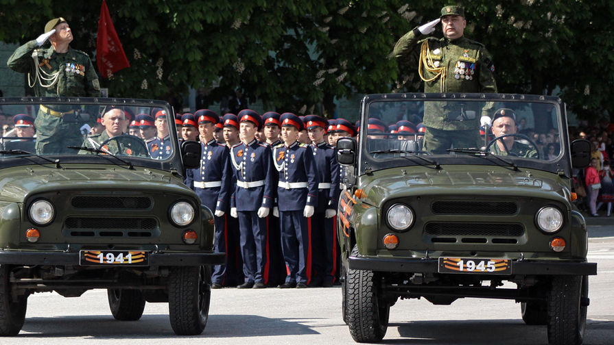 Главнокомандующий самопровозглашенной ЛНР Игорь Плотницкий во время военного парада на 9 мая в Луганске, 2016 год