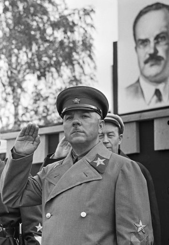 Климент Ворошилов на&nbsp;параде войск Белорусского военного округа, 1938&nbsp;год