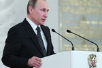 Владимир Путин в Кремле на церемонии вручения государственных наград военнослужащим и специалистам военно-промышленного комплекса, отличившимся в ходе выполнения специальных задач в Сирии