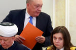 Сенатор Вадим Тюльпанов и муфтий Альбир Крганов во время публичного обсуждения проекта закона о программе беби-боксов, март 2016 года