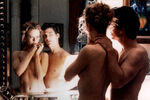 <b>«С широко закрытыми глазами» (1999)</b>
<br>В «С широко закрытыми глазами» Стэнли Кубрика актер снялся вместе со своей тогдашней женой Николь Кидман. Это непростая драма о закулисье счастливого брака, в котором идеальный фасад скрывает нелицеприятные подробности супружеской жизни.