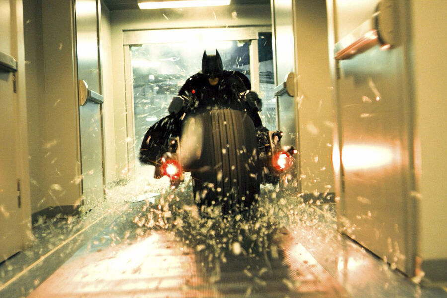 <b>Трилогия о&nbsp;Бэтмене (2005&ndash;2012)</b>
<br><br>
&laquo;Бэтмен&raquo; Нолана сделал супергеройское кино великим снова &mdash; в&nbsp;промежутке между&nbsp;вдохнувшим в&nbsp;жанр новую жизнь &laquo;Человеком-пауком&raquo; Сэма Рэйми и &laquo;Железным человеком&raquo;, превратившим студию Marvel из&nbsp;достаточно бедовой компании в&nbsp;бессердечного монстра по&nbsp;зарабатыванию миллиардов.
