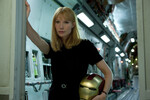 С 2008 года Пэлтроу исполняла роль Пеппер Поттс в серии фильмов киновселенной Marvel: «Железный человек», «Железный человек 2», «Мстители», «Железный человек 3», «Человек-паук: Возвращение домой», «Мстители: Война бесконечности» и «Мстители: Финал».
<br><br>
<b>На фото:</b> Гвинет Пэлтроу в кадре из фильма «Железный человек 2» (2010)