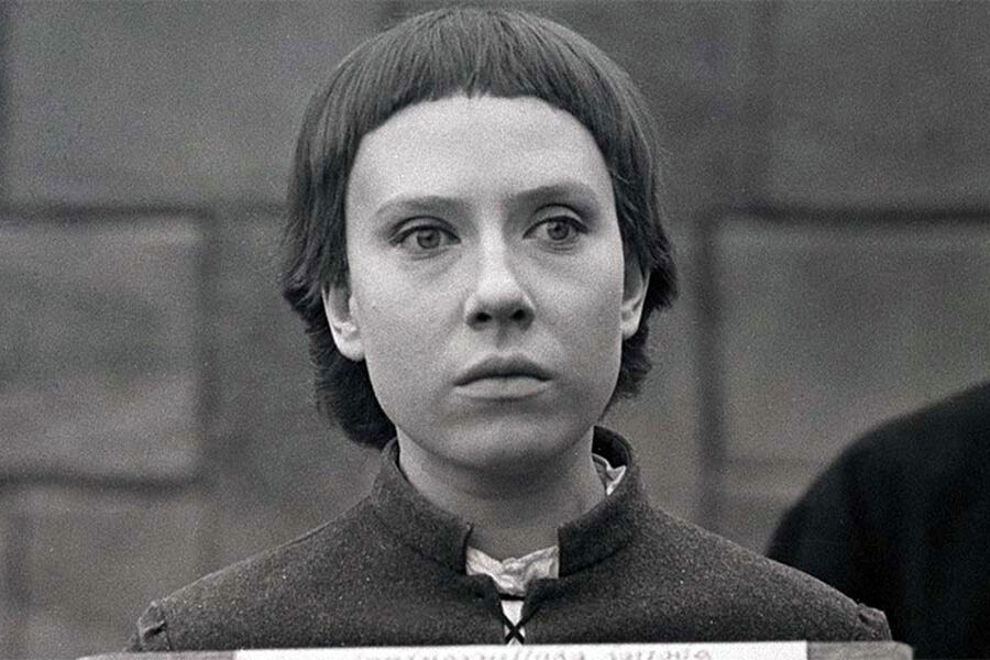 Инна Чурикова в&nbsp;роли Жанны д'Арк в&nbsp;фильме Глеба Панфилова «Начало», 1970&nbsp;год
