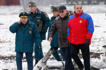 Глава МЧС РФ Владимир Пучков (справа) на месте крушения пассажирского самолета Boeing 737-800 авиакомпании Flydubai в аэропорту Ростова-на-Дону