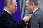 Владимир Путин и Евгений Миронов на церемонии вручения государственных наград РФ в Кремле