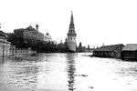 Вид на Кремль со старого Каменного моста во время наводнения, 1908 год