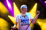 Вокалист группы Deep Purple Иэн Гиллан во время выступления на фестивале Fezen в Венгрии, 2013 год