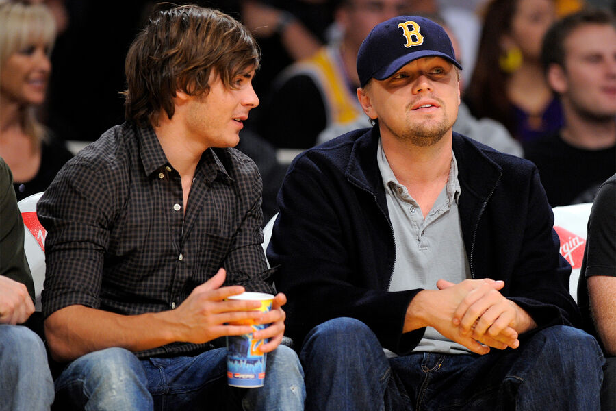 Зак Эфрон и Леонардо ДиКаприо на&nbsp;баскетбольном матче NBA, 2008&nbsp;год