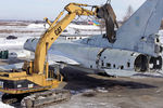 Утилизация последнего украинского бомбардировщика Ту-22М3 на авиабазе около Полтавы, январь 2006 года