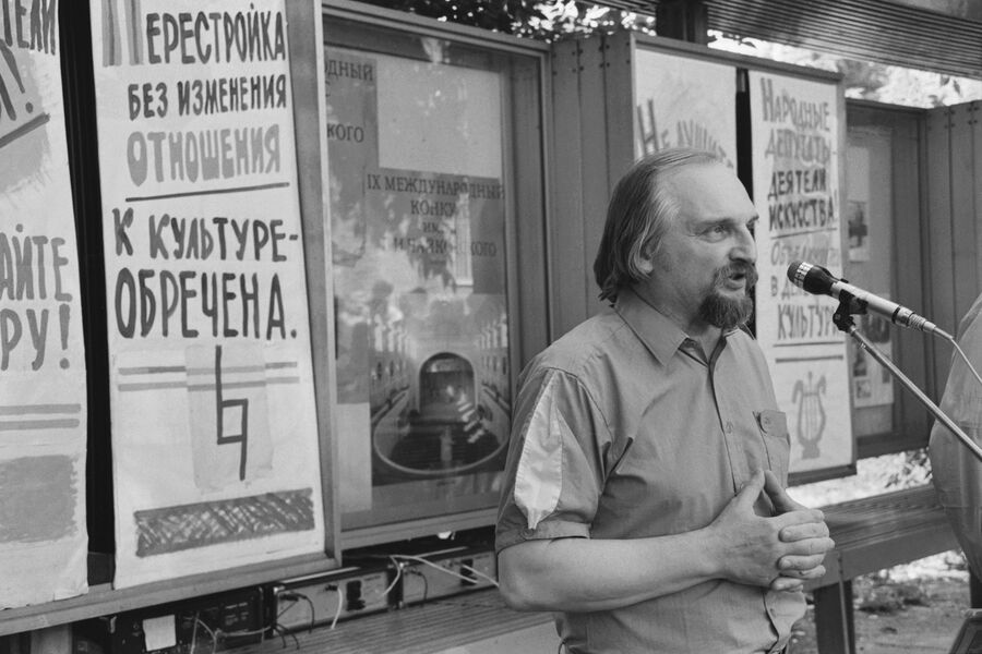 Композитор Геннадий Гладков на&nbsp;митинге в&nbsp;столичном Доме композиторов, 28&nbsp;июня 1990&nbsp;года