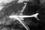 Советский бомбардировщий 3М, сфотографированный американскими военными во время Войны во Вьетнаме, 1968 год