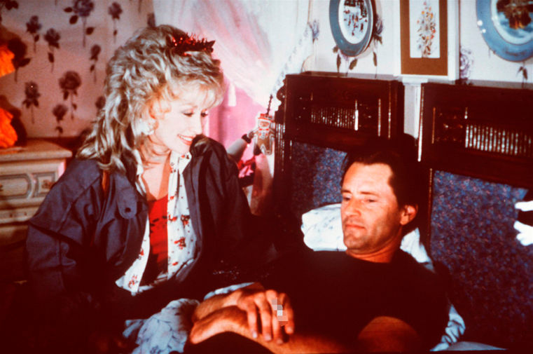 Долли Партон и Сэм Шепард в&nbsp;фильме &laquo;Стальные магнолии&raquo; (1989)