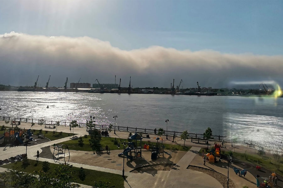 Во время пыльной бури в&nbsp;Астрахани, 19&nbsp;мая 2021&nbsp;года