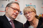 Режиссер Кшиштоф Занусси и актриса Екатерина Васильева участвуют в пресс-конференции, посвященной премьере спектакля польского режиссера «Все мои сыновья», 2010 год