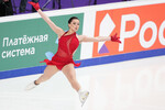 Камила Валиева выступает с короткой программой в соревнованиях среди женщин на чемпионате России по фигурному катанию в Челябинске