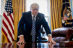 Президент США Дональд Трамп в Овальном кабинете Белого дома в Вашингтоне