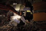 Землетрясение разрушило и повредило десятки домов в крупных городах, где здания сделаны из камня и бетона. Многие же деревни около Эржиша и Вана оказались уничтожены полностью: дома в бедных селах Турции сделаны из глины и обрушились уже при первых толчках.