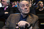Народный артист СССР Леонид Броневой на юбилейном вечере, посвященном 90-летию Московского государственного театра «Ленком»