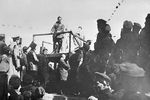 Член РВС 1-й Конной армии Климент Ворошилов во время выступления с трибуны в Луганске, 1920 год