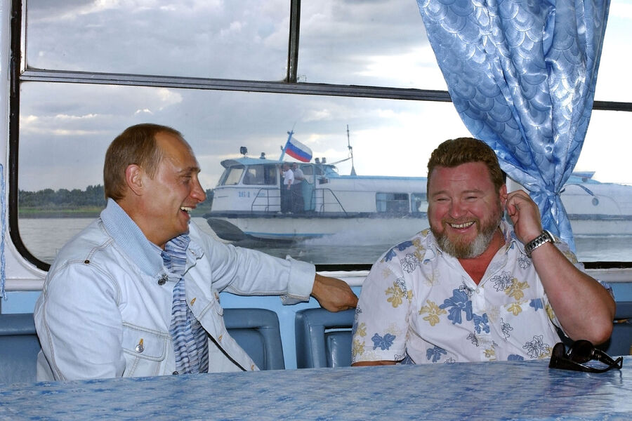 Президент России Владимир Путин и Михаил Евдокимов во время прогулки на&nbsp;катере по&nbsp;реке Катунь, 2003&nbsp;год