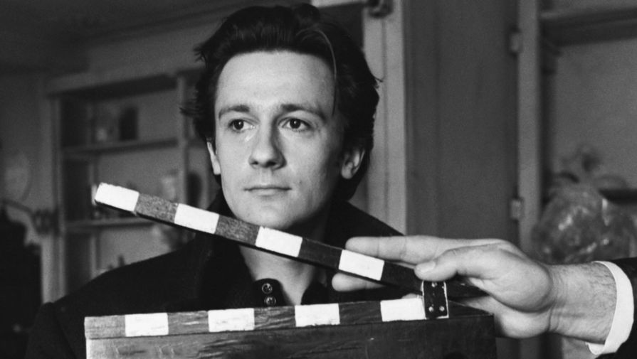Олег Меньшиков на съемках фильма «Лестница», 1989 год