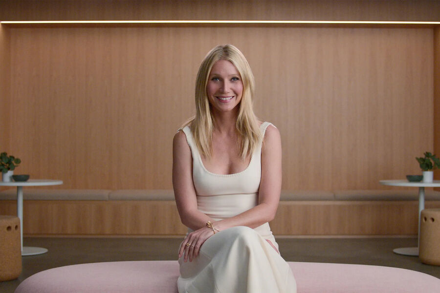 В&nbsp;2021 году на&nbsp;Netflix вышел сериал “Любовь, секс и goop”, в&nbsp;котором Пэлтроу и команда экспертов помогают парам улучшить свои интимные отношения.
<br><br>
<b>На фото:</b> Гвинет Пэлтроу в&nbsp;сериале “Любовь, секс и goop” (2001)