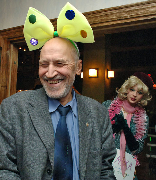 Телеведущий Николай Дроздов на&nbsp;художественной акции &laquo;Анатолий Дуров&nbsp;- клоун столетней выдержки&raquo; в&nbsp;арт-кафе &laquo;Дуровъ&raquo;, 2005&nbsp;год