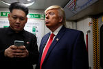 Двойники Дональда Трампа и Ким Чен Ына в Гонконге, 25 января 2017 года
