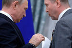 Владимир Путин и Евгений Миронов на церемонии вручения государственных наград РФ в Кремле