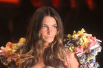 Модель Лили Олдридж на&nbsp;показе Victoria's Secret в&nbsp;Нью-Йорке, 2010 год