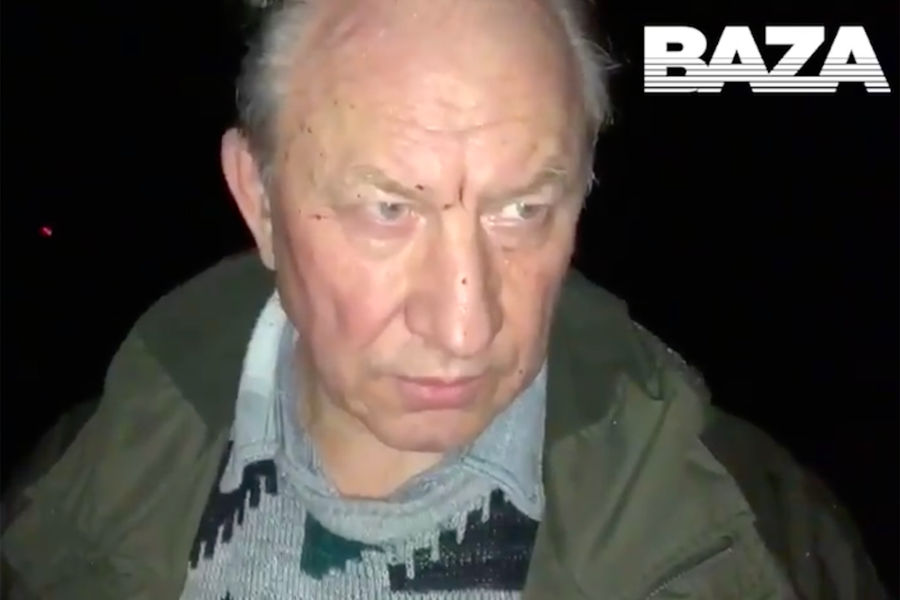 Валерий Рашкин у&nbsp;автомобиля, в&nbsp;котором его остановили 29&nbsp;октября 2021&nbsp;года (кадр из&nbsp;видео)