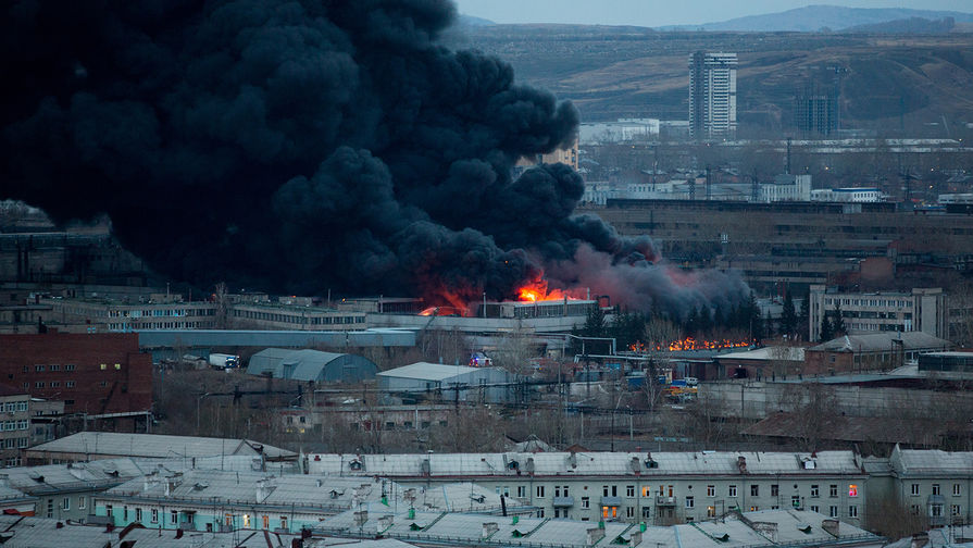 Во время пожара на&nbsp;заводе Красмаш в&nbsp;Красноярске, 26 апреля 2019 года