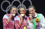 Евгения Канаева также является двукратной олимпийской чемпионкой и в командном многоборье