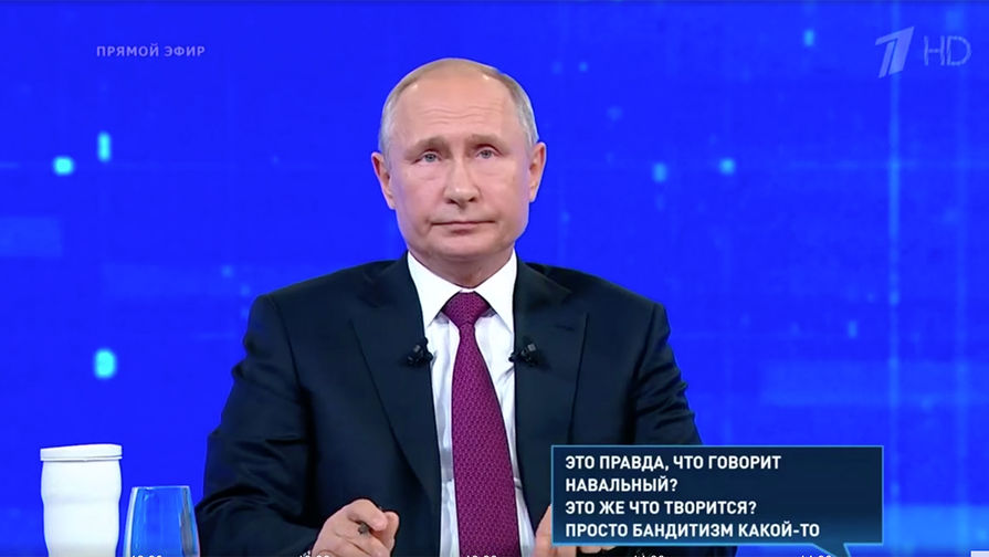 Во время ежегодной специальной программы &laquo;Прямая линия с&nbsp;Владимиром Путиным&raquo; в&nbsp;Гостином дворе, 20 июня 2019 года