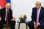 Президент России Владимир Путин и президент США Дональд Трамп во время встречи на полях саммита G20 в Осаке, 28 июня 2019 года